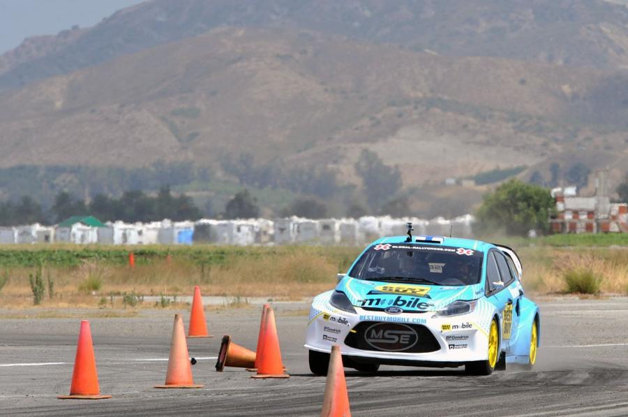  Ford Fiesta X Games 17 RallyCross 2011 года  (фото 6 из 30)